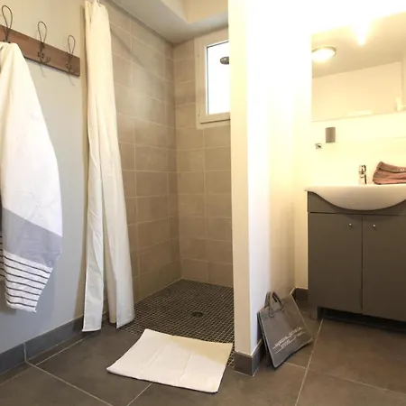 Le Clos Des Vieux Moulins La Flotte