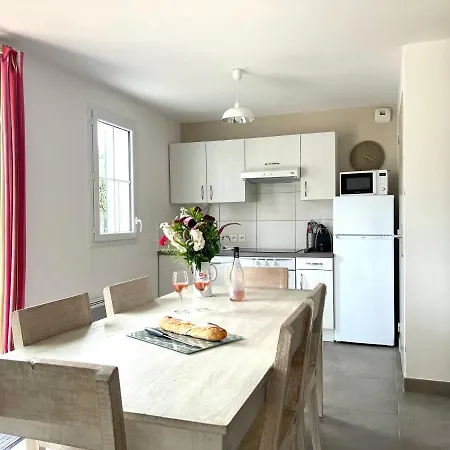 Le Clos Des Vieux Moulins Casa vacanze La Flotte